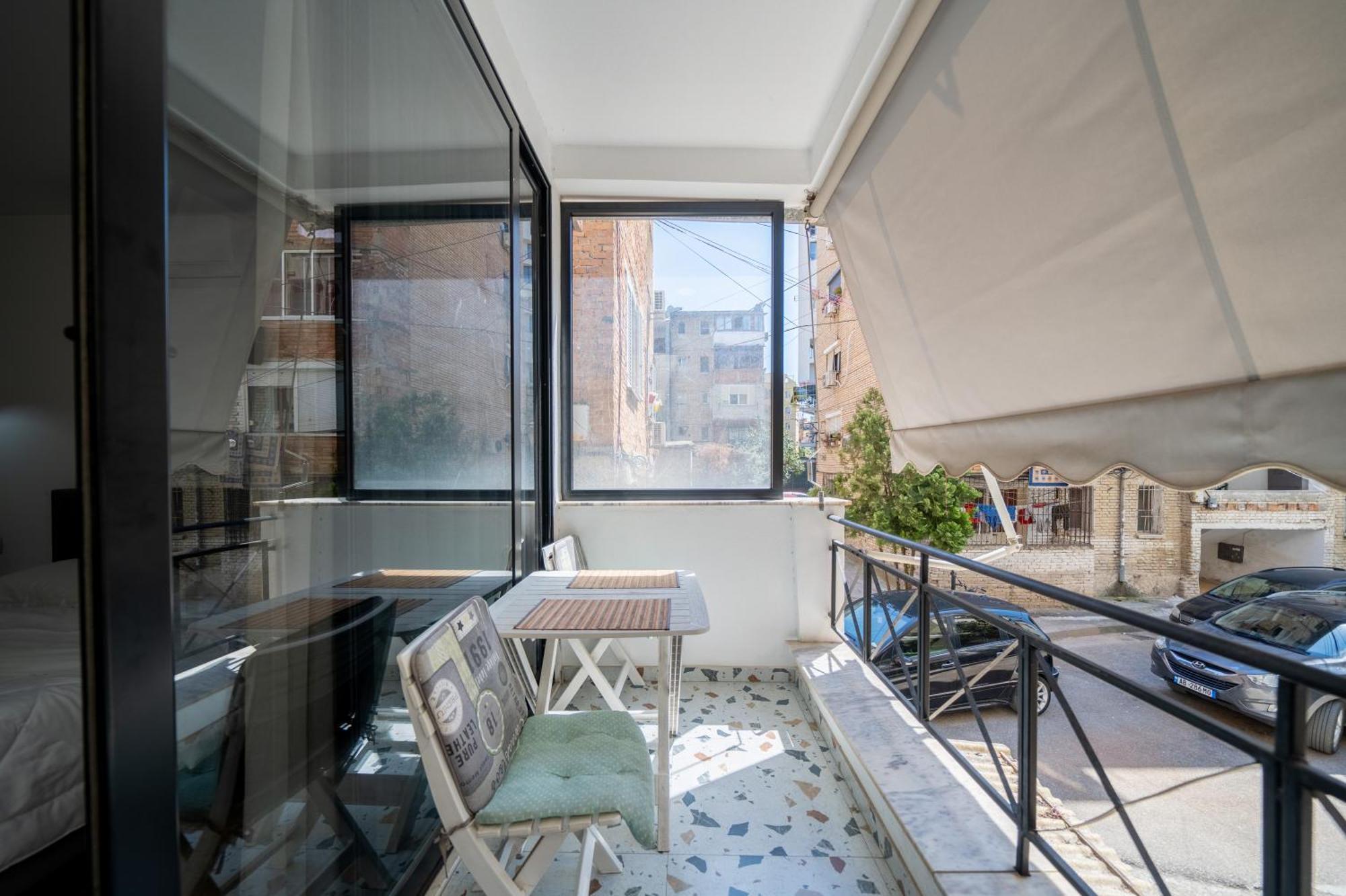 Cosy Urban Central Apartment Tirana Exteriör bild