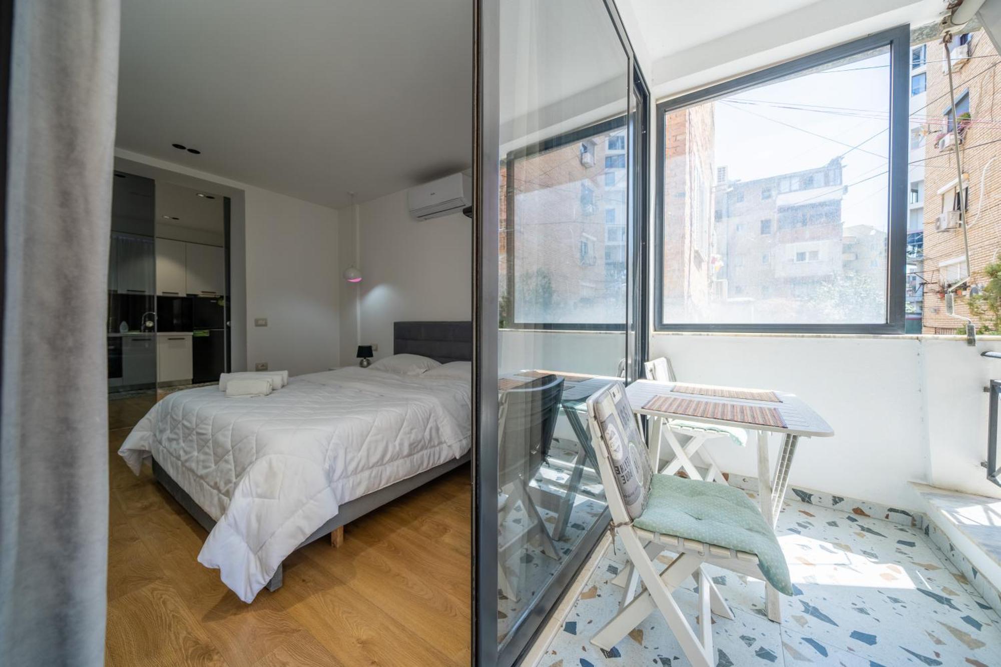 Cosy Urban Central Apartment Tirana Exteriör bild