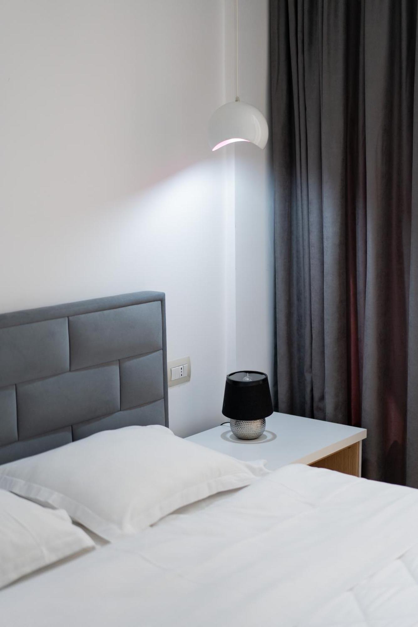 Cosy Urban Central Apartment Tirana Exteriör bild