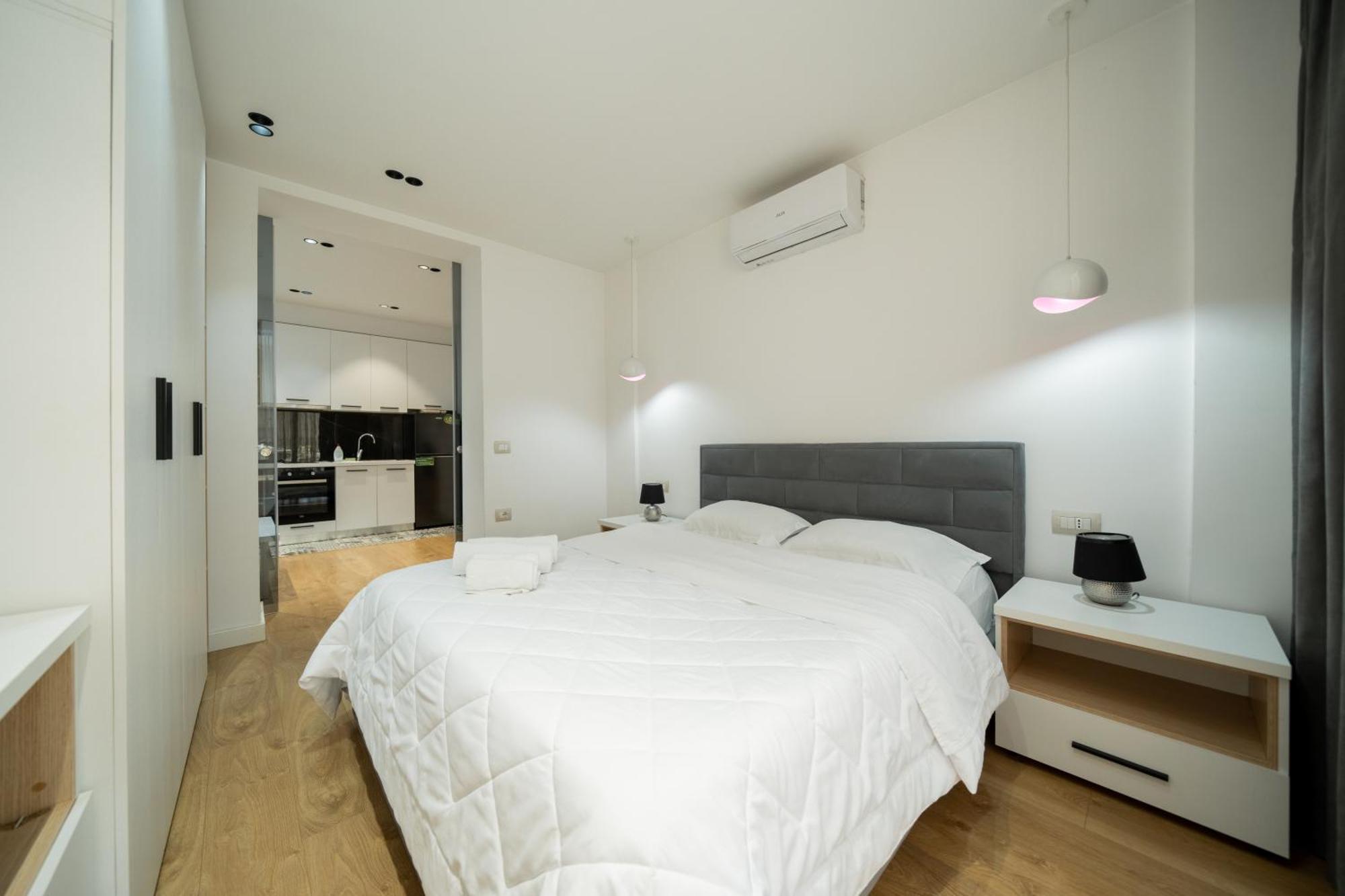 Cosy Urban Central Apartment Tirana Exteriör bild