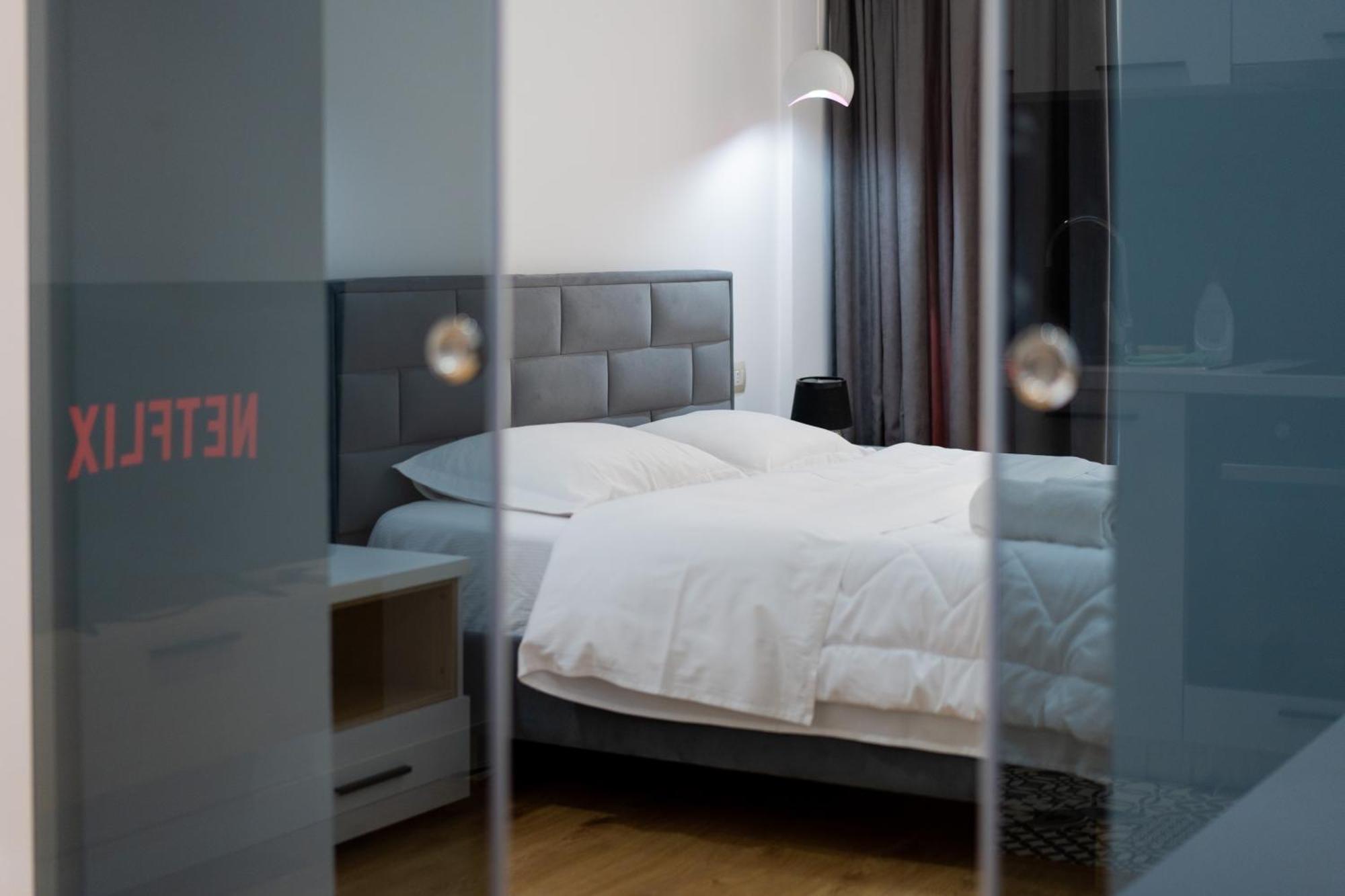Cosy Urban Central Apartment Tirana Exteriör bild