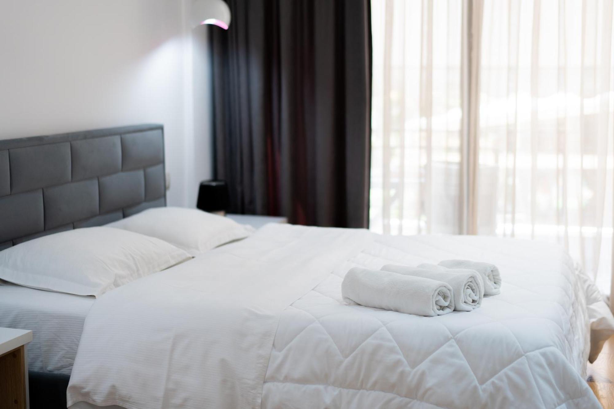 Cosy Urban Central Apartment Tirana Exteriör bild